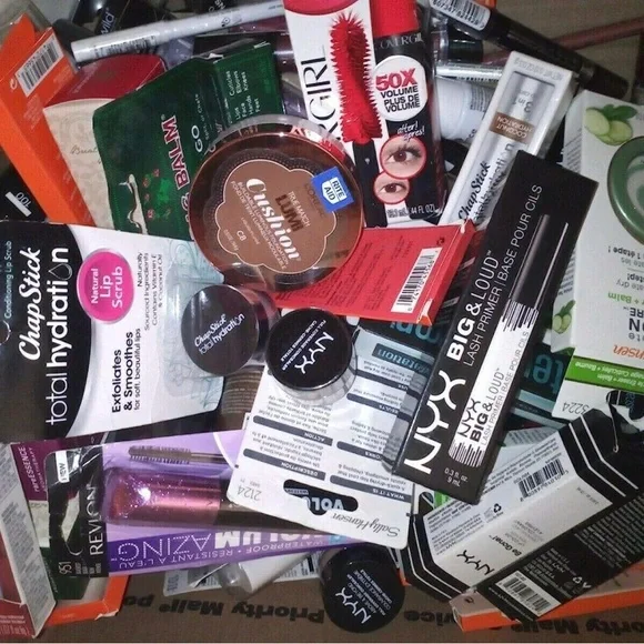 Makeup Unboxing! Low $5 Start Live! Like/Follow/Share - Picture 1 of 3